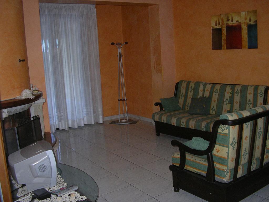 Terrazza Sul Mare Apartment Gioiosa Marea Phòng bức ảnh