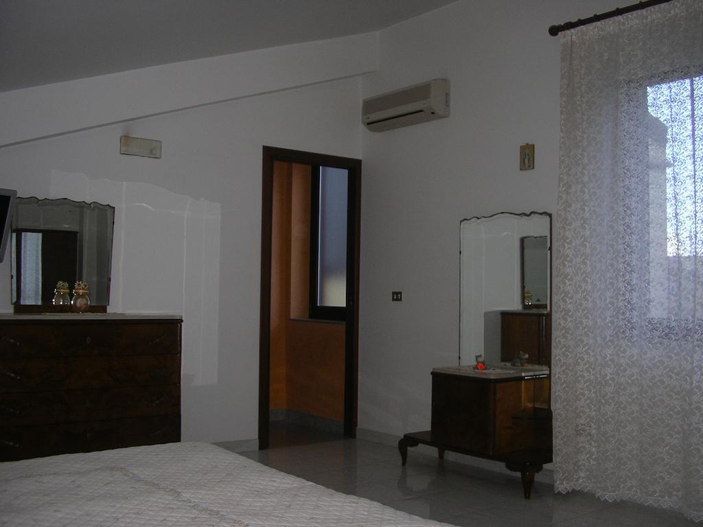 Terrazza Sul Mare Apartment Gioiosa Marea Phòng bức ảnh